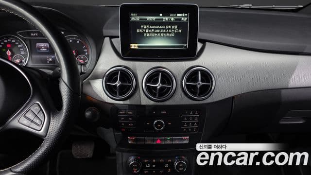 Mercedes-Benz B-Class 2018 — ფოტო 23/29