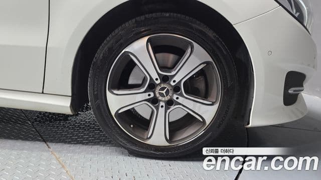 Mercedes-Benz B-Class 2018 — ფოტო 17/29
