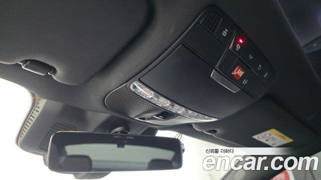Mercedes-Benz E-Class 2021 — ფოტო 17/20
