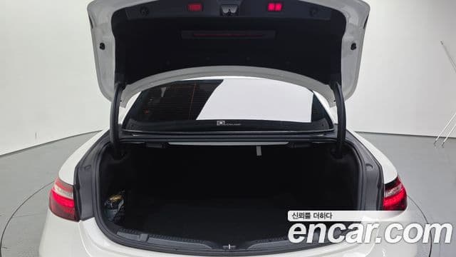 Mercedes-Benz E-Class 2021 — ფოტო 16/20