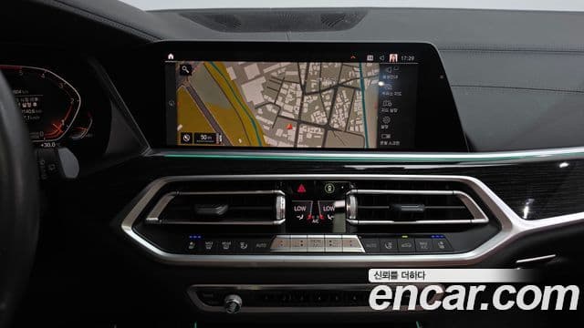 BMW X7 2020 — Photo 33/36