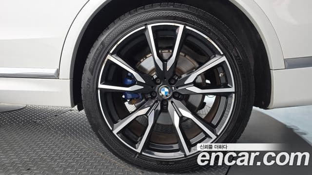 BMW X7 2020 — Photo 31/36