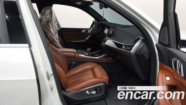 BMW X7 2020 — Photo 17/36