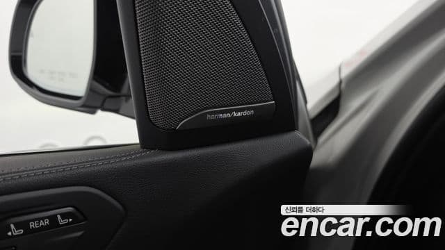 BMW X7 2020 — Photo 27/36