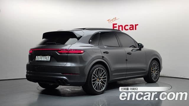 Porsche Cayenne 2020 — Photo 18/35
