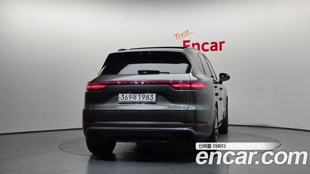 Porsche Cayenne 2020 — Photo 29/35