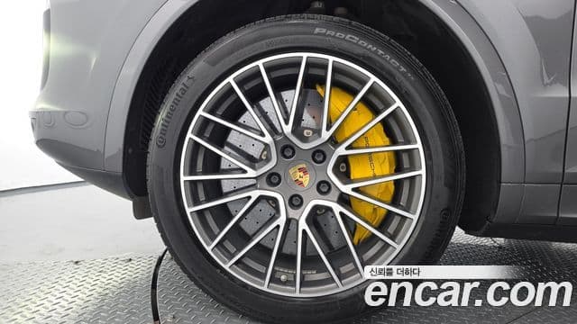 Porsche Cayenne 2020 — Photo 8/35