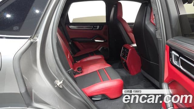 Porsche Cayenne 2020 — Photo 3/35