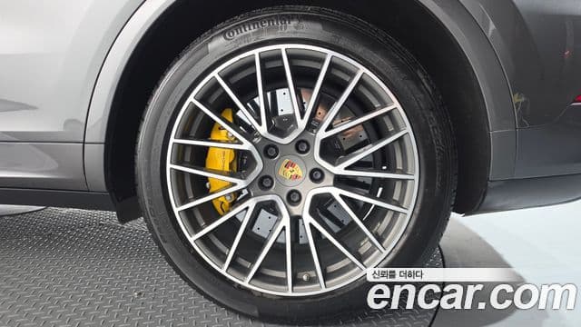 Porsche Cayenne 2020 — Photo 21/35