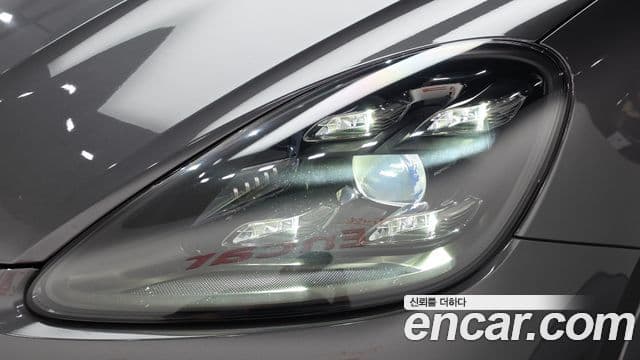 Porsche Cayenne 2020 — Photo 22/35
