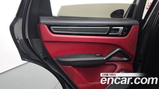 Porsche Cayenne 2020 — Photo 14/35
