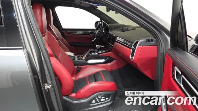 Porsche Cayenne 2020 — Photo 20/35