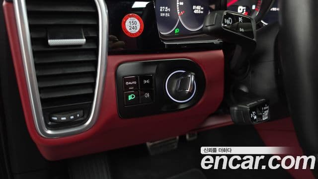 Porsche Cayenne 2020 — Photo 17/35