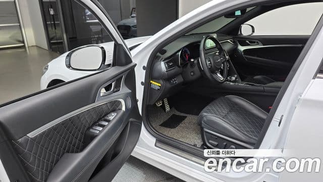 Genesis G70 2018 — Photo 15/31