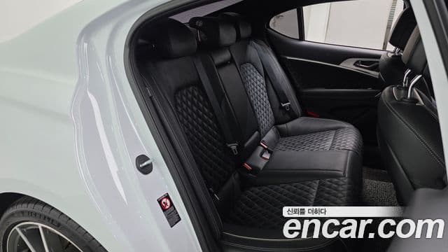 Genesis G70 2018 — Photo 19/31
