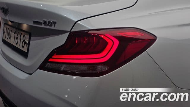 Genesis G70 2018 — Photo 11/31