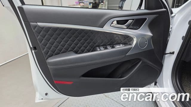 Genesis G70 2018 — Photo 23/31