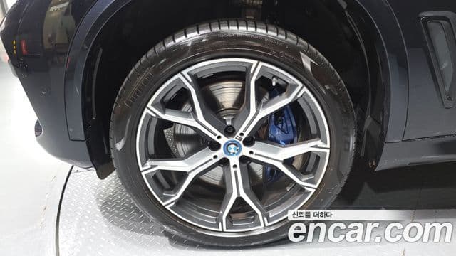 BMW X5 2022 — ფოტო 20/33