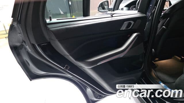 BMW X5 2022 — ფოტო 28/33