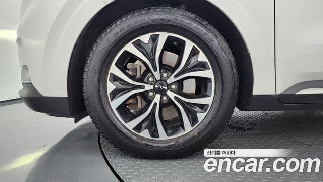 Kia Carnival 2023 — Фото 5/20