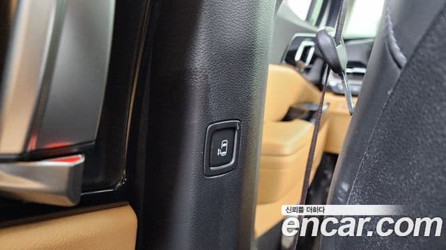 Kia Carnival 2023 — Фото 18/20