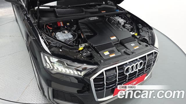 Audi Q7 2023 — Photo 8/41