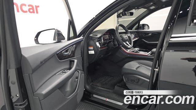 Audi Q7 2023 — Photo 9/41