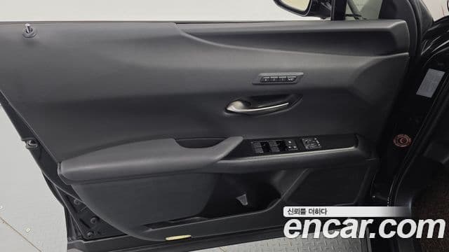 Lexus UX250h 2020 — ფოტო 6/30