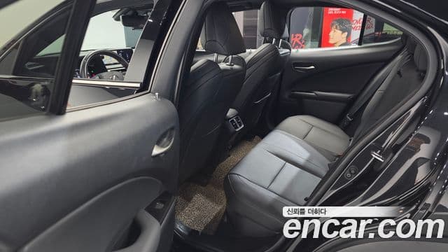Lexus UX250h 2020 — ფოტო 19/30