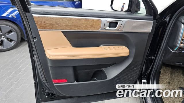 Hyundai Santa Fe 2025 — ფოტო 8/34