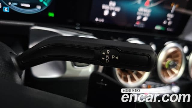 Mercedes-Benz EQB 2024 — ფოტო 31/36