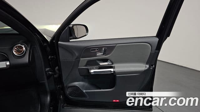 Mercedes-Benz EQB 2024 — ფოტო 28/36