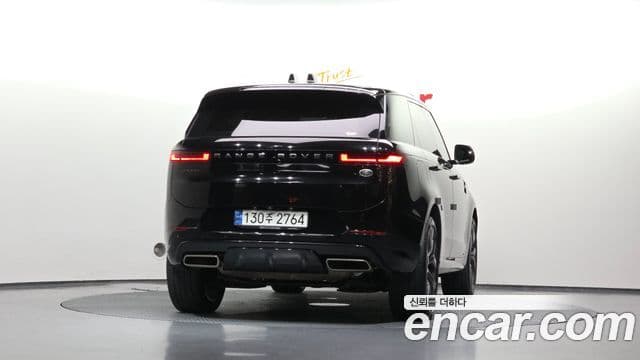 Land Rover Range Rover Sport 2023 — Photo 21/37