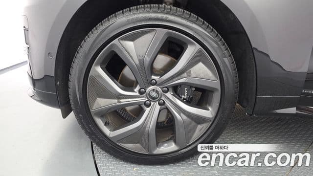Land Rover Range Rover Sport 2023 — Photo 14/37