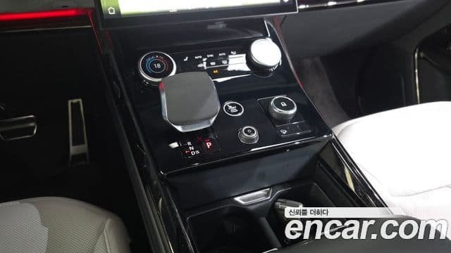 Land Rover Range Rover Sport 2023 — Photo 34/37