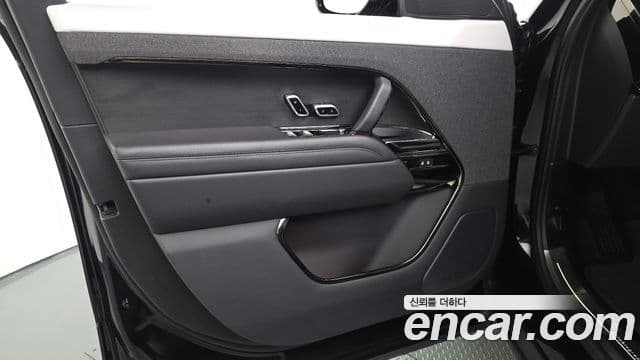Land Rover Range Rover Sport 2023 — Photo 18/37