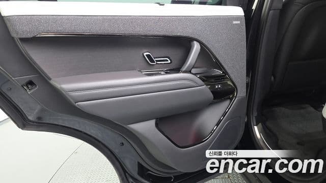 Land Rover Range Rover Sport 2023 — Photo 24/37