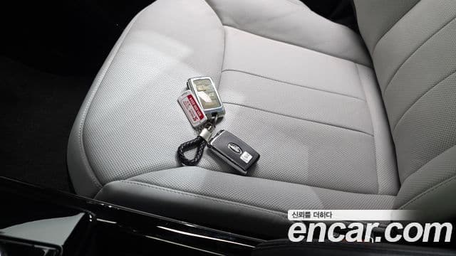 Land Rover Range Rover Sport 2023 — Photo 28/37