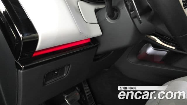 Land Rover Range Rover Sport 2023 — Photo 27/37