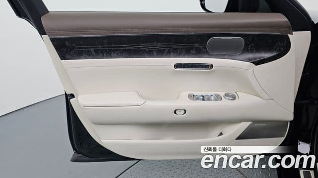 Genesis G90 2022 — Photo 29/39