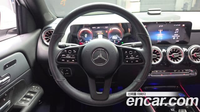 Mercedes-Benz GLB-Class 2021 — ფოტო 18/32