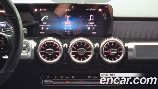 Mercedes-Benz GLB-Class 2021 — ფოტო 11/32