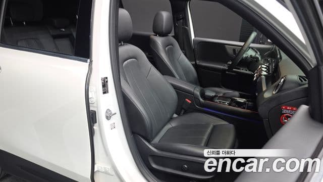Mercedes-Benz GLB-Class 2021 — ფოტო 8/32