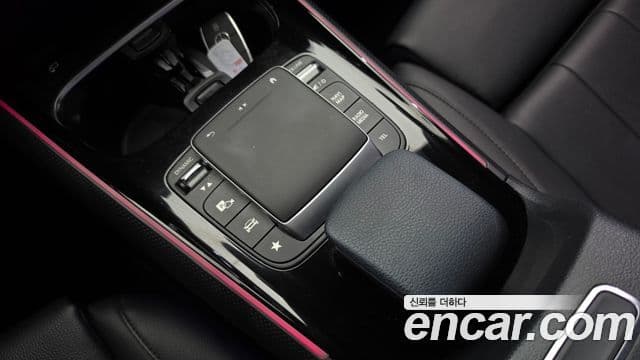Mercedes-Benz GLB-Class 2021 — ფოტო 3/32