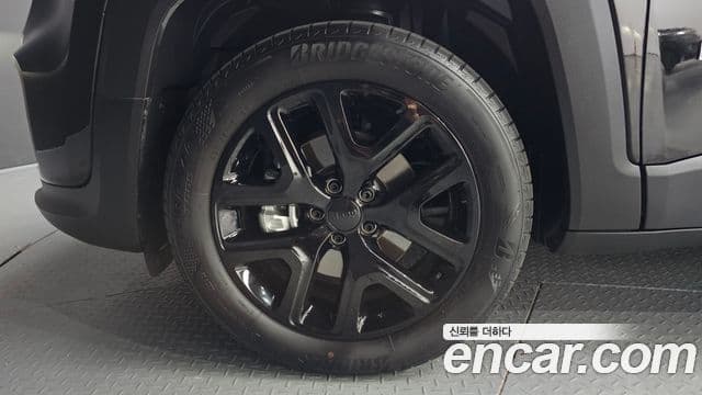 Jeep Renegade 2023 — Şəkil 10/32