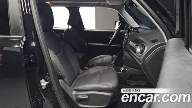 Jeep Renegade 2023 — Şəkil 22/32