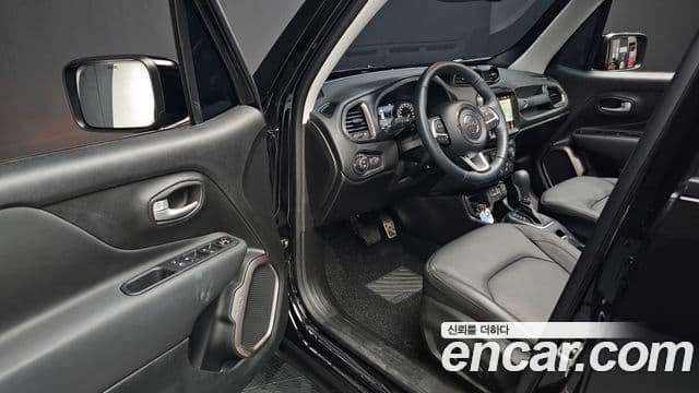 Jeep Renegade 2023 — Şəkil 18/32