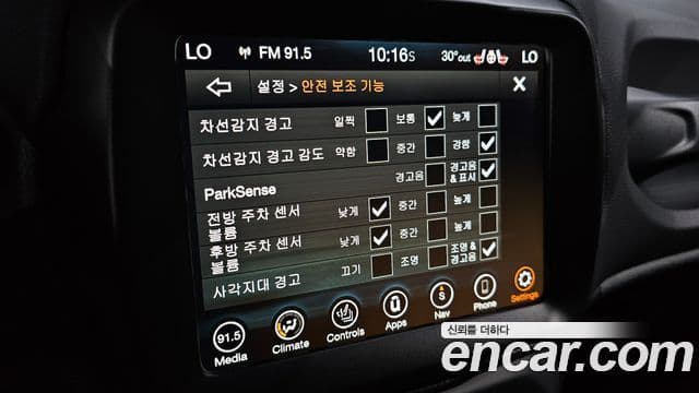 Jeep Renegade 2023 — Şəkil 26/32