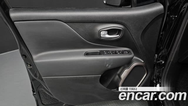 Jeep Renegade 2023 — Şəkil 3/32