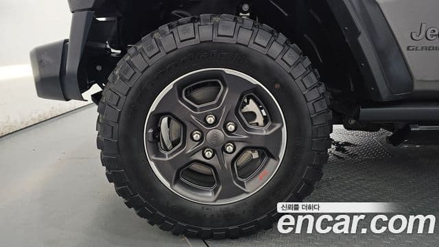 Jeep Gladiator 2021 — ფოტო 27/34